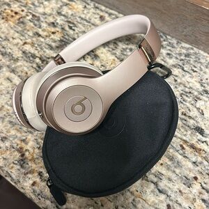 Brand New Gold: Beats Solo 3 with charger and case